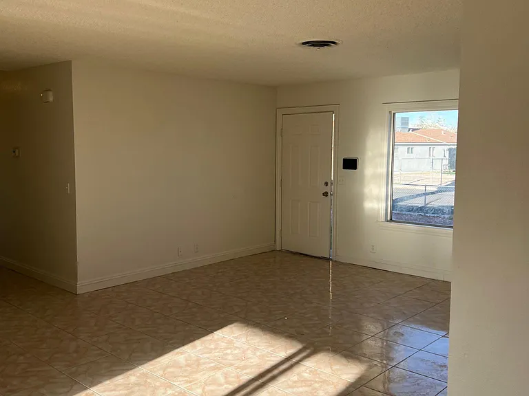 4025 Briar Ct — Photo 3