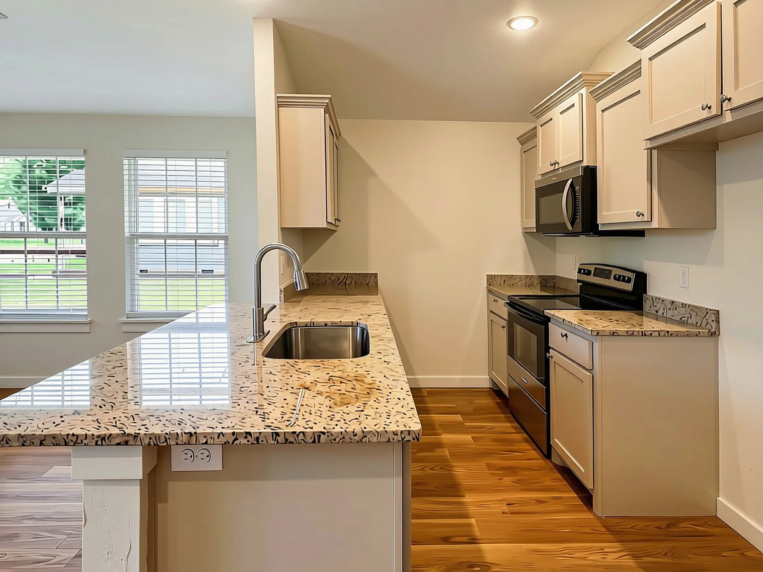 3 bed, 1150 sqft, $1,350 — Photo 2