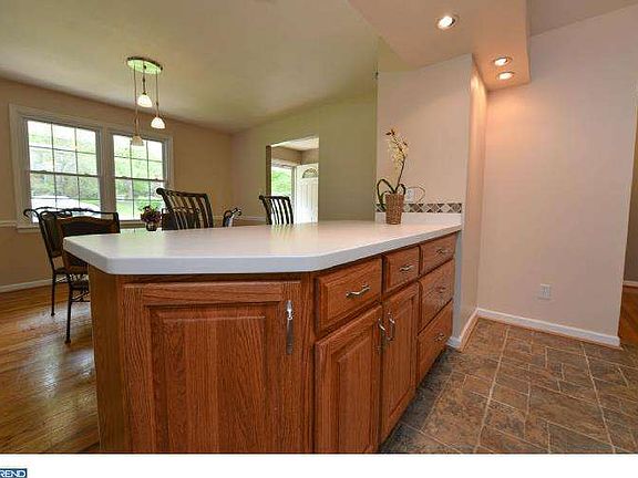 5th image of 406 Arbour Dr
