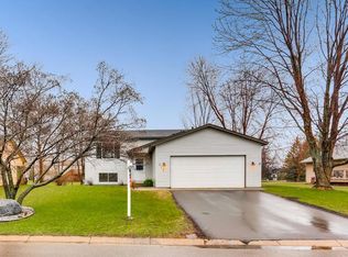 615 Essen Ln, Chaska, MN 55318