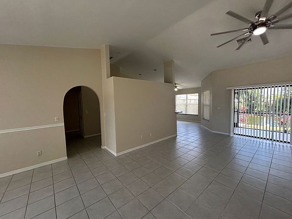 5th image of 427 SE 16th St