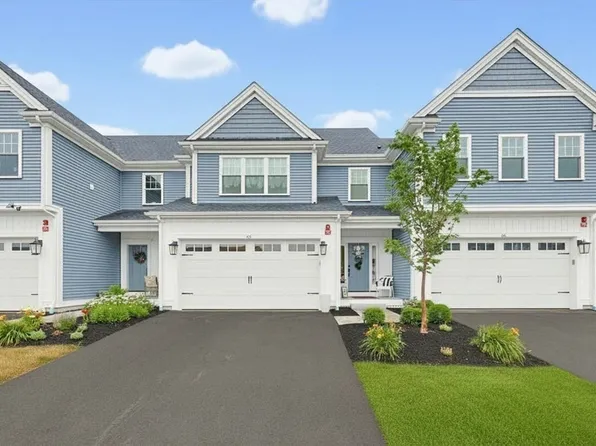 64 Palmetto Dr #64, Bellingham, MA 02019