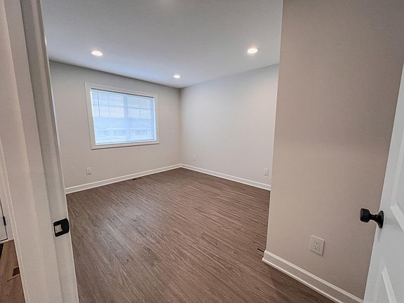 4th image of 607 S Division St