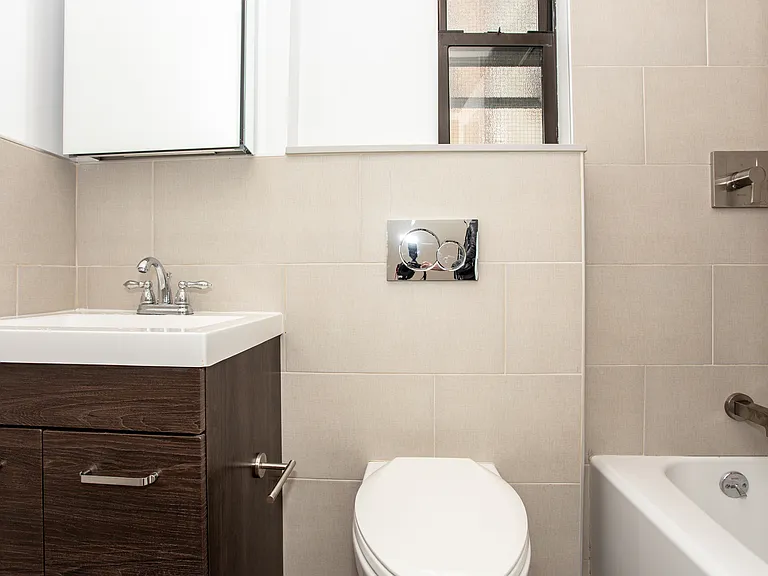 67 Diamond St #2R — Photo 4