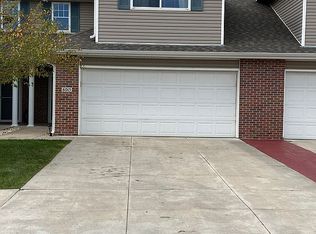 6015 Windhaven Dr, Lincoln, NE 68512
