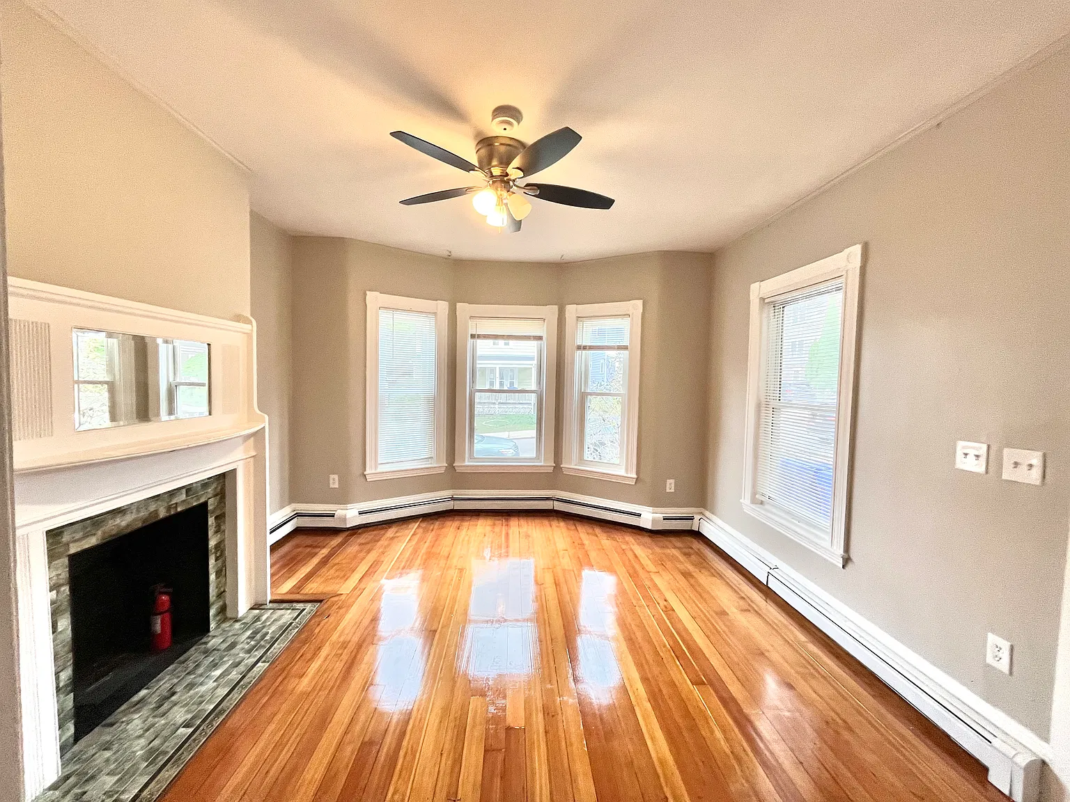 2 bed, 9999 sqft, $2,000 — Photo 1