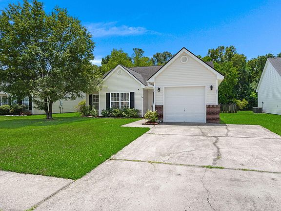 3rd image of 225 Border Rd