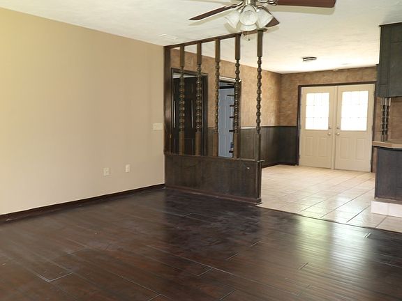 2nd image of 710 Hillcrest Dr