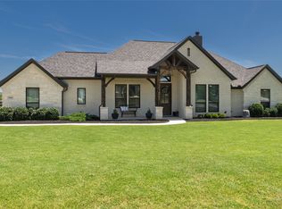 3004 Fossil Oaks Dr, Azle, TX 76020