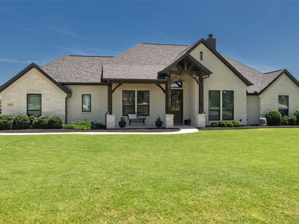 3004 Fossil Oaks Dr, Azle, TX 76020