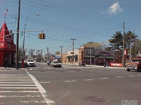 4th image of 21874 Hempstead Ave
