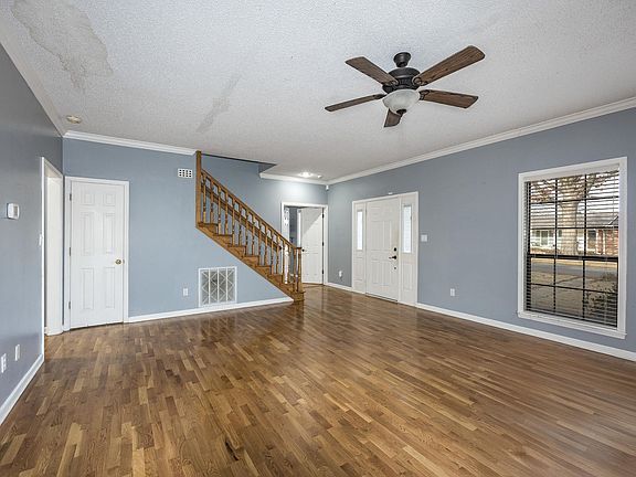 5th image of 2802 Southgate Dr