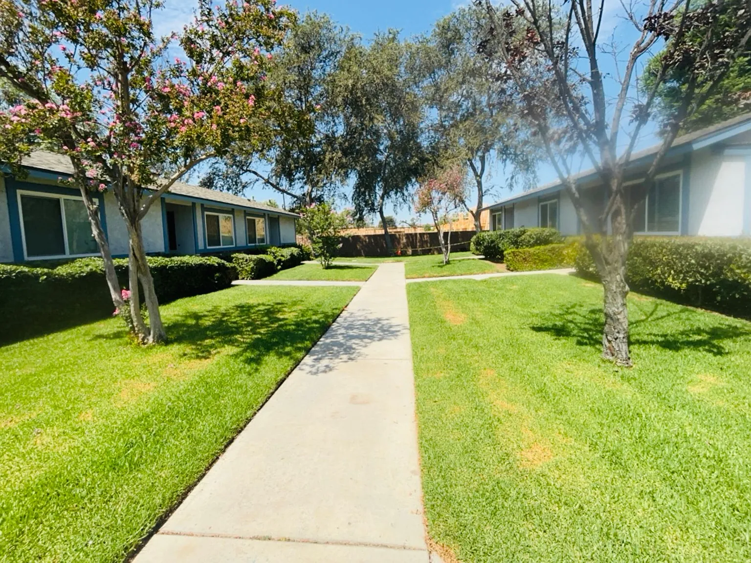 Charming Renovated 1 Bedroom Apartment Near Riverside's Historic Wood Streets Available Now — Photo 3