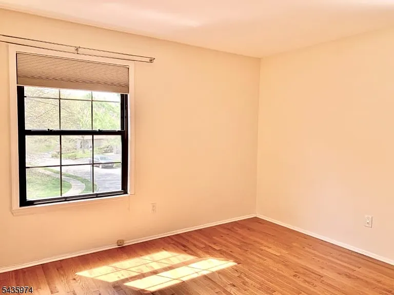 305 Marten Rd — Photo 15
