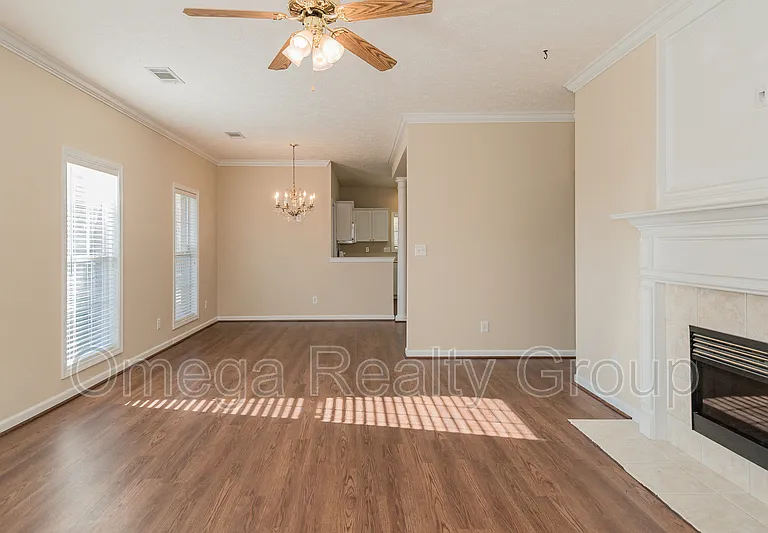 521 McGregor Ct — Photo 10