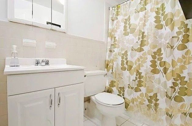 2nd image of 321 E 9th St APT 2