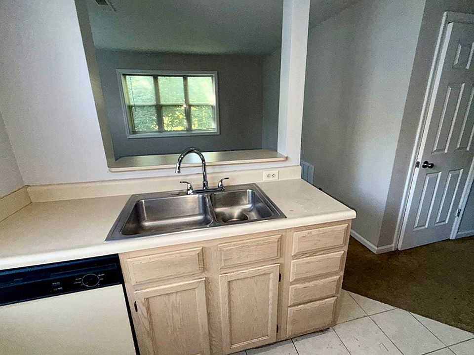 1st image of 3227 Bishop St Unit 2