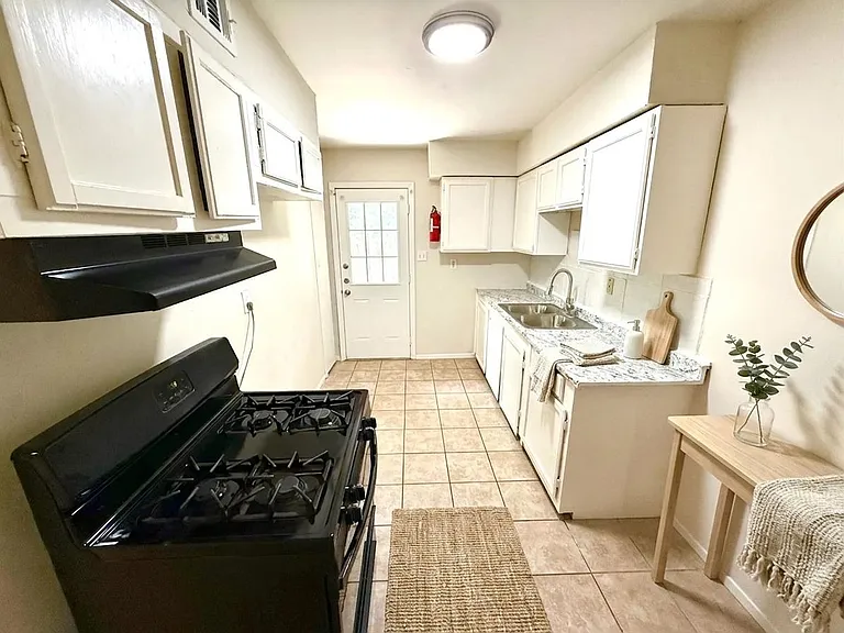 520 Prado St — Photo 7