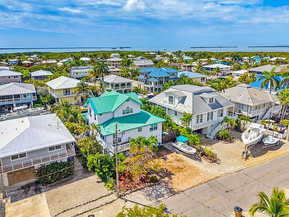 3rd image of 28560 Doubloon Rd