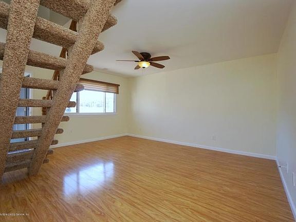 4th image of 53 Shirra Ave #1
