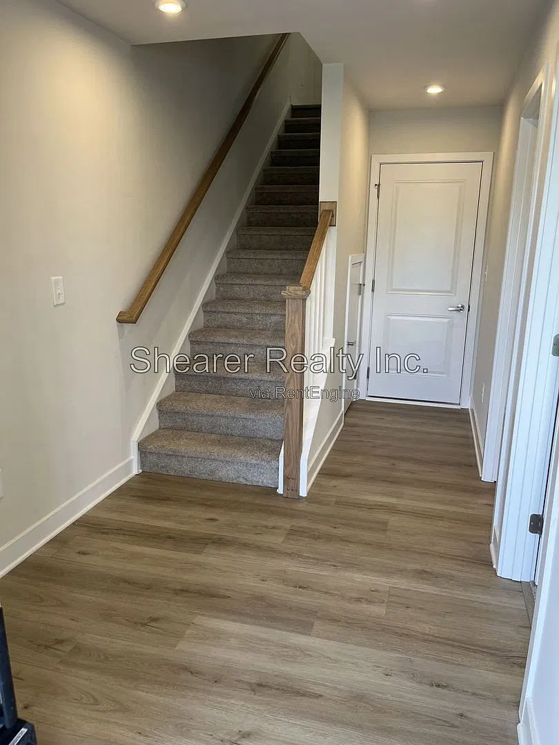 4 bed, 3.5 bath, 1870 sqft, $2,350 — Photo 3