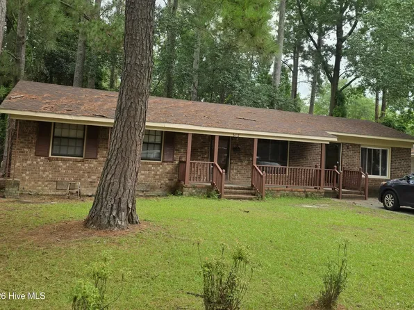 612 Calhoun Street, Clinton, NC 28328
