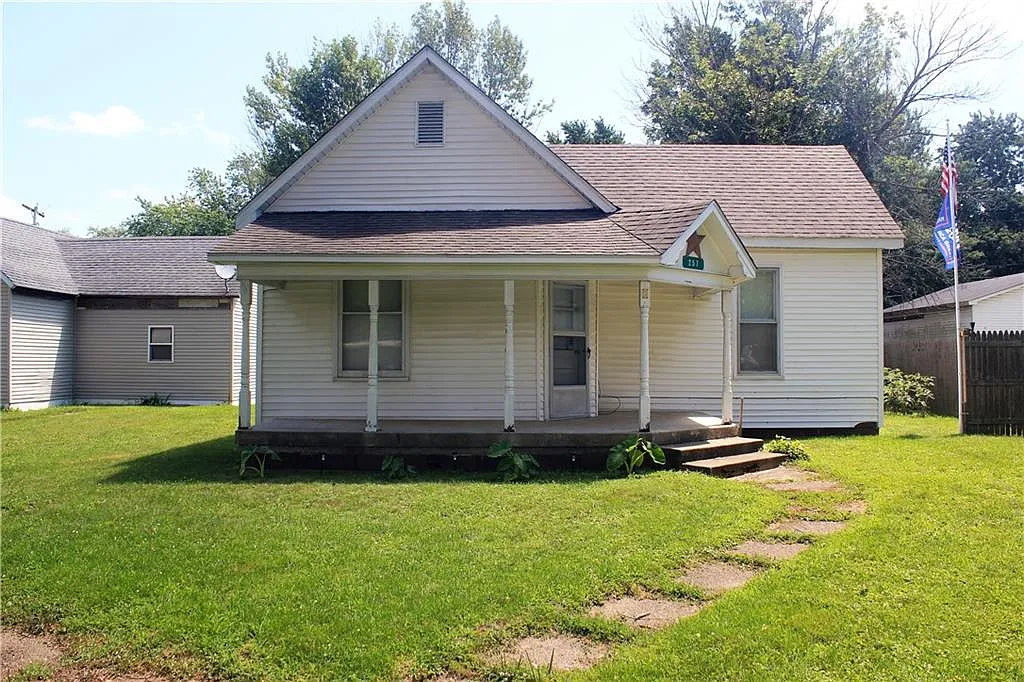 257 S Main St photo 1