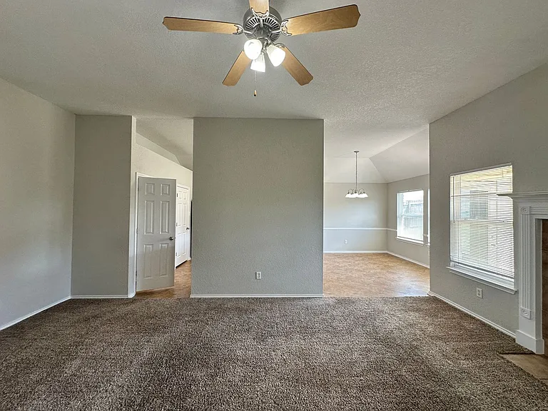 2810 Bastion Loop — Photo 4