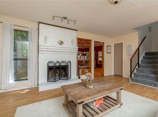 1043 Cottonwood Trl, Benbrook, TX 76126