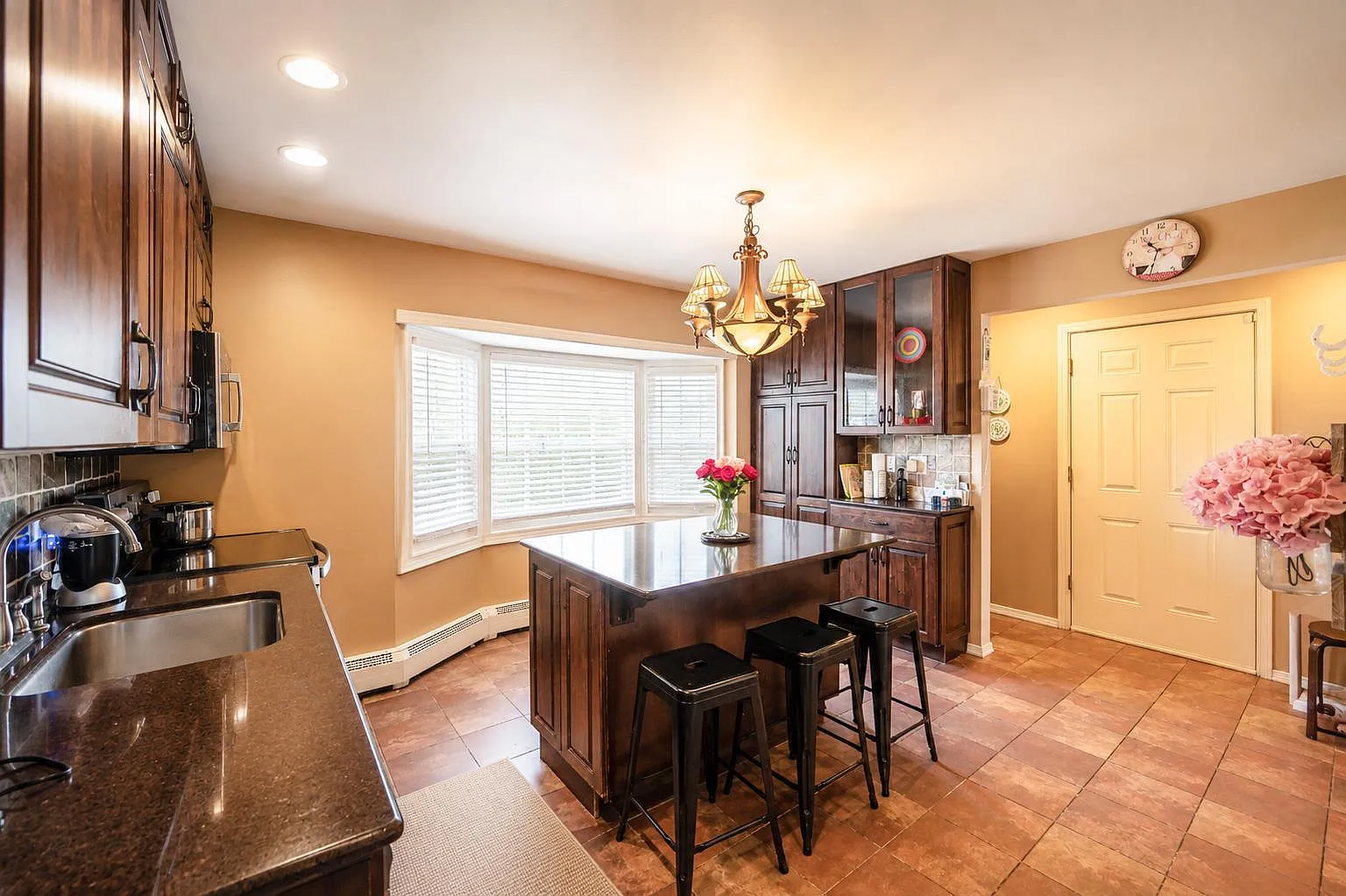220 Cypress Ln W — Photo 4