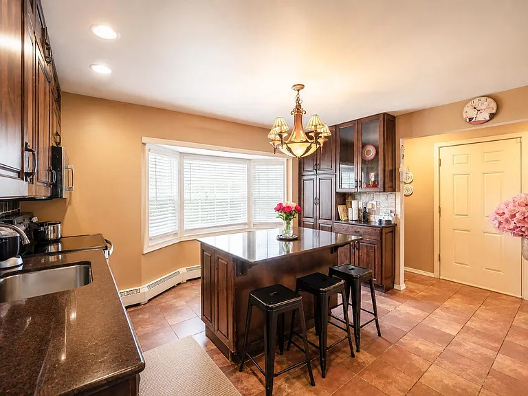 Cypress Ln W — Photo 4