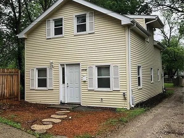 1115 1/2 Locust St, West Des Moines, IA 50265