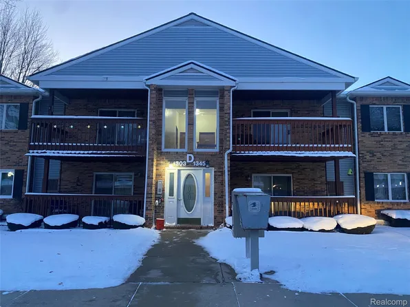 1309 Shoemaker Dr #82, Westland, MI 48185
