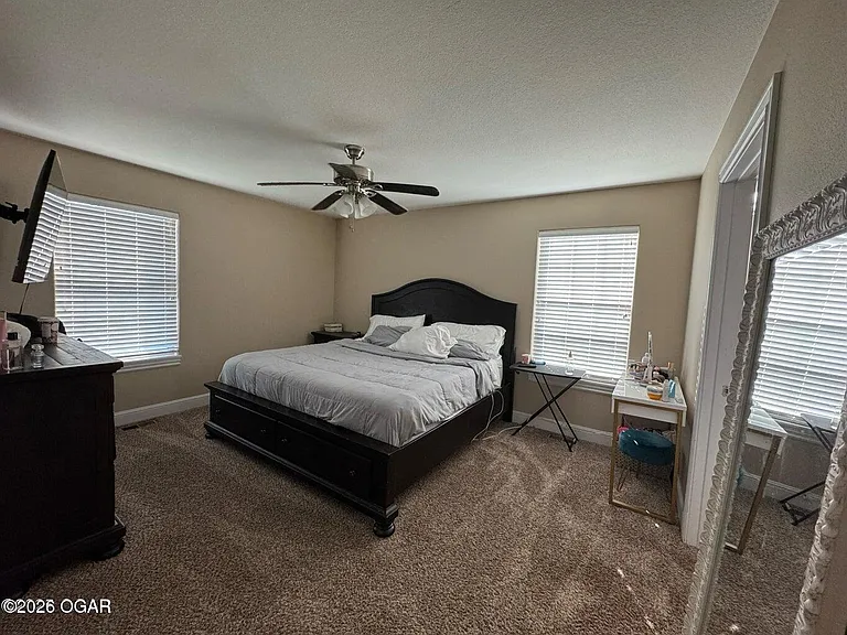 2425 S Kentucky Ave — Photo 4