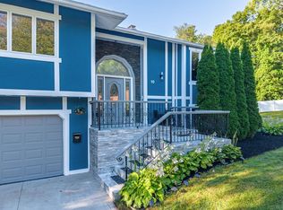 10 Robert Dr, Holyoke, MA 01040