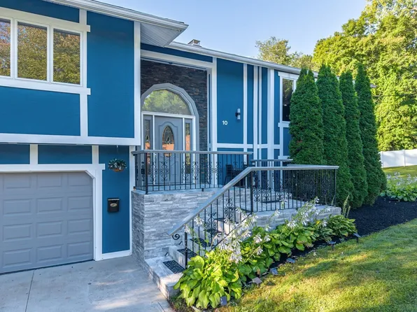10 Robert Dr, Holyoke, MA 01040