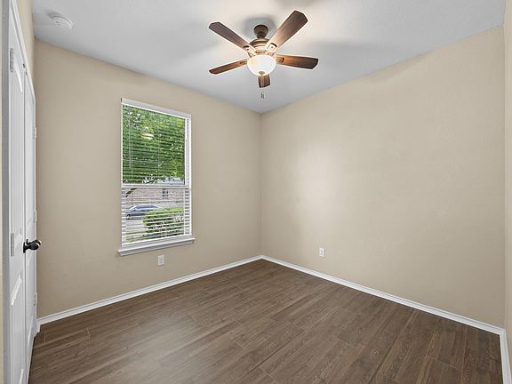 5th image of 1125 Yellow Iris Rd