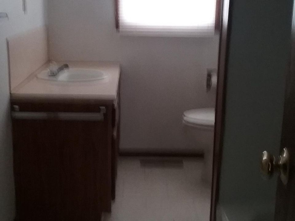 2nd image of 508 E Walnut St APT 6
