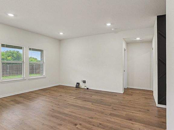 4th image of 217 Red Stream Way