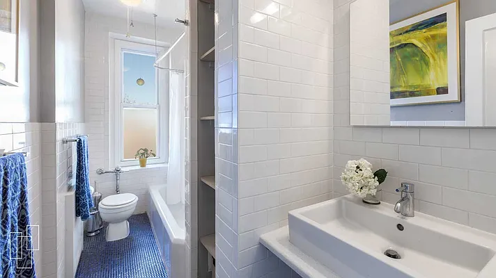 Sold by Garfield Realty  | media 27