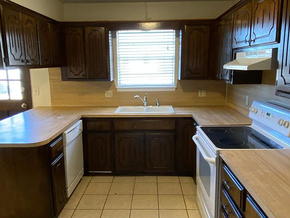 5th image of 613 S Bouziden Dr