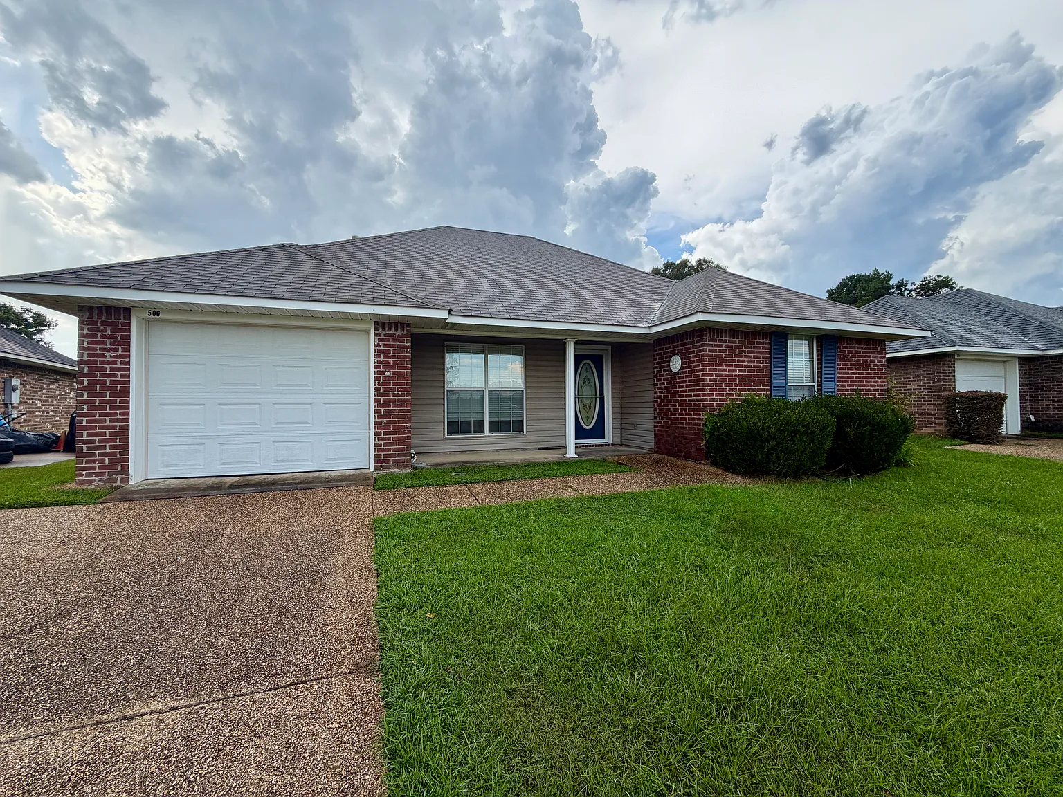 3 bed, 1300 sqft, $1,900 — Photo 1