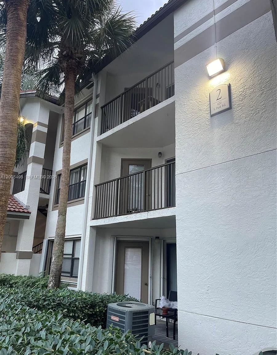 Hollywood Parc Condominiu — Photo 2