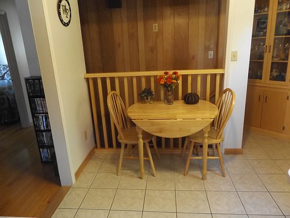 4th image of 79 Robinson Dr