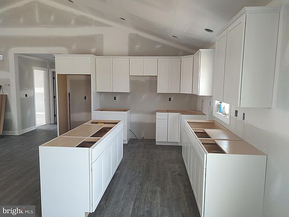 5th image of 209 Blakefield Dr