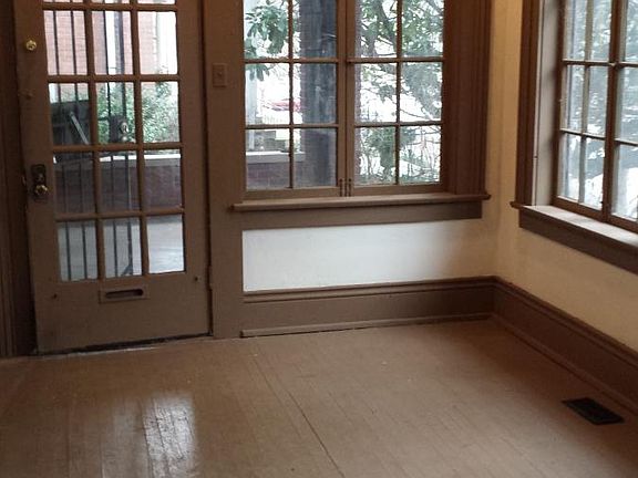 Sun room and entrance