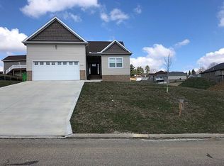 1062 Firman Dr SW, Sugarcreek, OH 44681