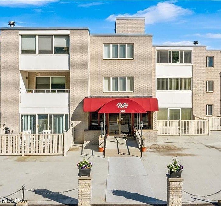 1st image of 520 Meredith Ln APT 309