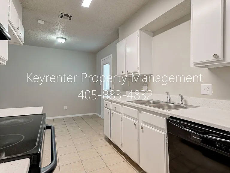 313 Belmont Dr — Photo 6