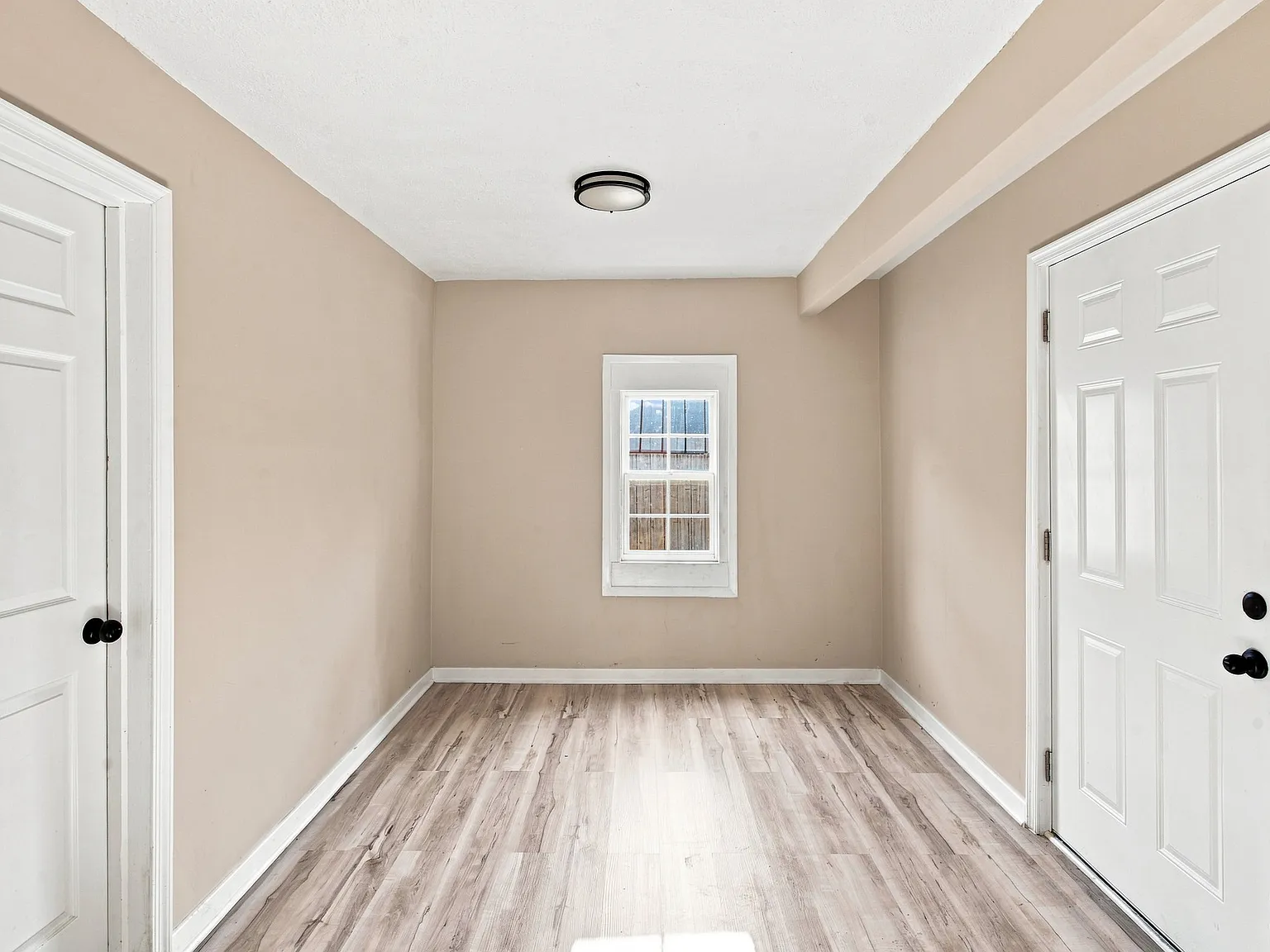 3 bed, 1176 sqft, $1,300 — Photo 4